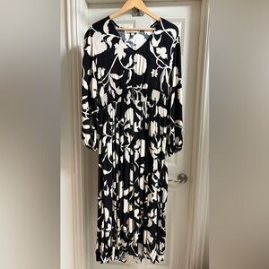 Knox Rose Long Sleeve Maxi Dress | M | Black & White Floral
